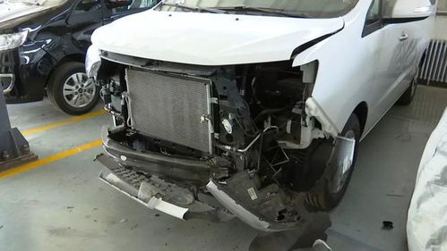 视频来了 银川一汽车维修工撞坏4s店两辆新车后逃逸